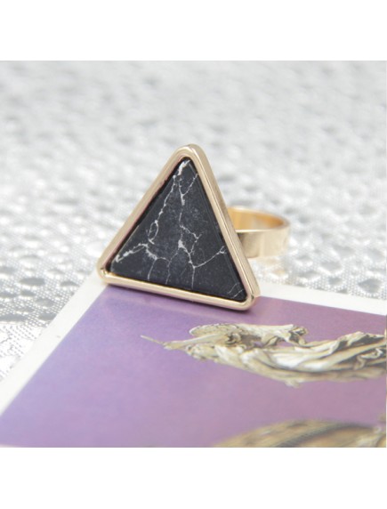 RCC1026W - Cincin Triangle Stone Ring